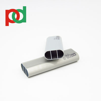 अनुकूलन योग्य काटने की सेवा लकड़ी के अनाज रंग अल्युमिनियम प्रोफाइल अलमारी के लिए स्लाइडिंग दरवाजा फ्रेम ट्रैक रेल ऊपर नीचे